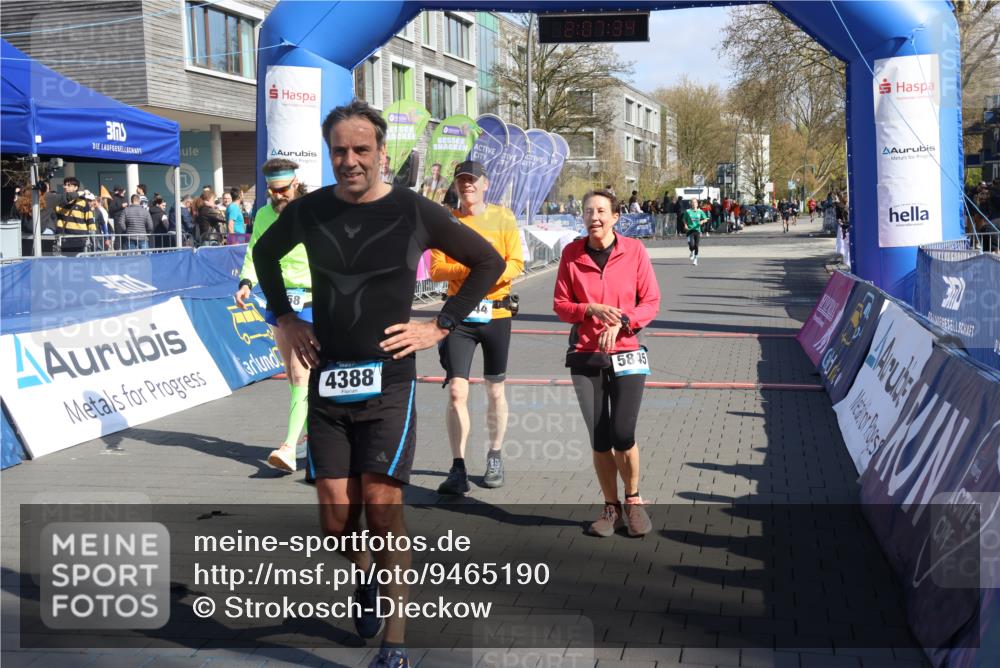 12.04.2026 - 45. Internationalen Wilhelmsburger Insellauf Strokosch-Dieckow http://msf.ph/oto/9465190 12.04.2026 10:57:33 Ziel 2458, 5845, 5844 meine-sportfotos.de