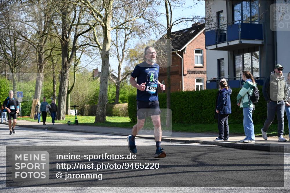 12.04.2026 - 45. Internationalen Wilhelmsburger Insellauf J. Mangold http://msf.ph/oto/9465220 12.04.2026 10:57:22 Ziel 5701, 4368, 2441, 5243, 3798, 2861, 2861, 3340, 2847, 4339, 3179, 3753, 4947, 3754, 5362, 4157, 2164, 4120, 2283, 2228, 4396 meine-sportfotos.de