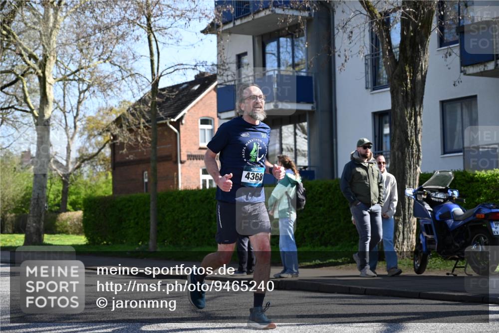 12.04.2026 - 45. Internationalen Wilhelmsburger Insellauf J. Mangold http://msf.ph/oto/9465240 12.04.2026 10:57:23 Ziel 5701, 4368, 2441, 5243, 3798, 2861, 3340, 3340, 2847, 4339, 3179, 3753, 4947, 3754, 5362, 4157, 2164, 4120, 2283, 2228, 4396 meine-sportfotos.de