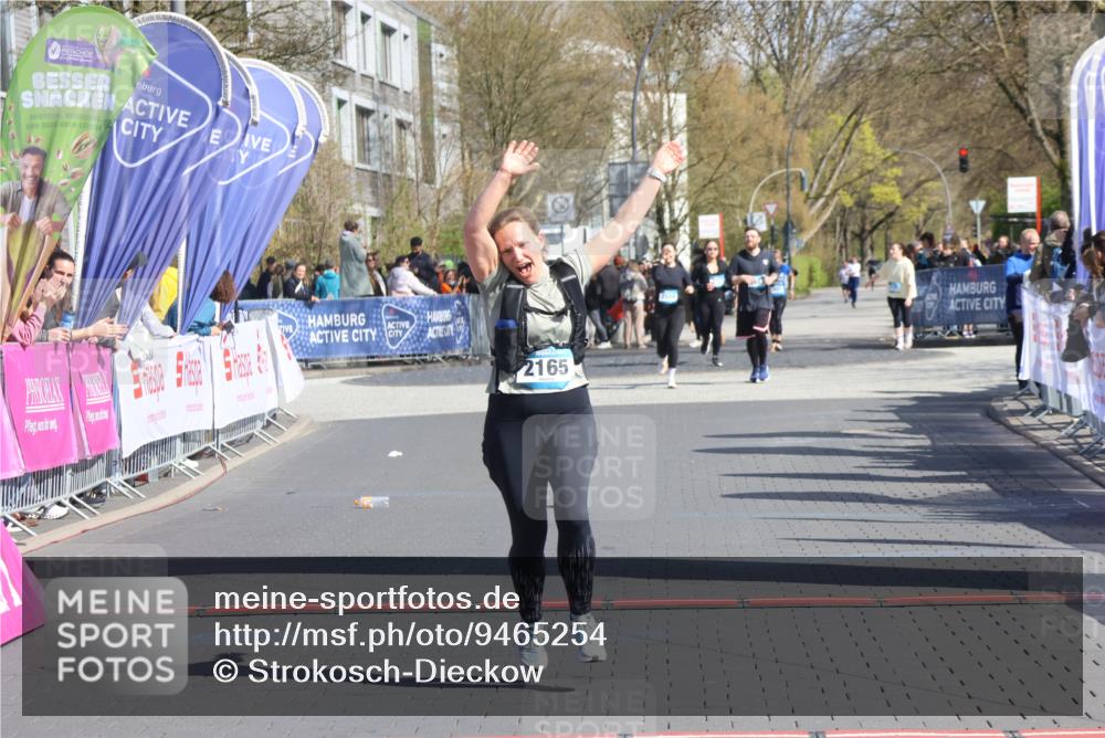 12.04.2026 - 45. Internationalen Wilhelmsburger Insellauf Strokosch-Dieckow http://msf.ph/oto/9465254 12.04.2026 11:15:25 Ziel 2165 meine-sportfotos.de