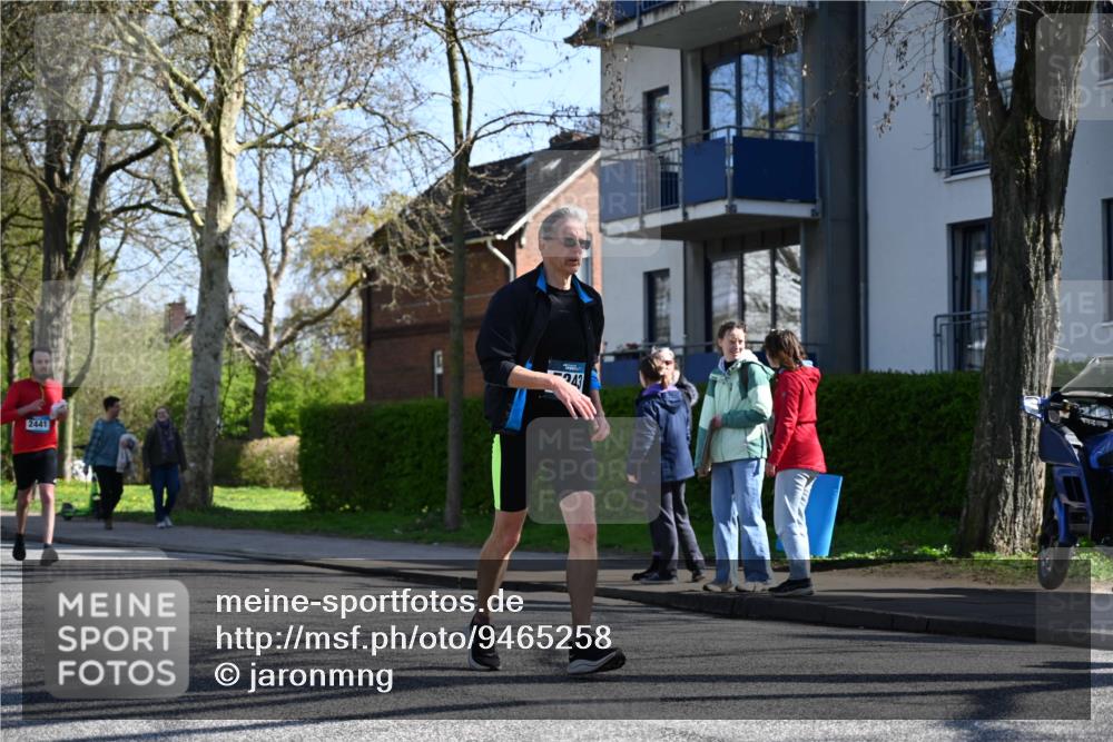12.04.2026 - 45. Internationalen Wilhelmsburger Insellauf J. Mangold http://msf.ph/oto/9465258 12.04.2026 10:57:27 Ziel 4368, 2441, 5243, 3798, 2861, 3340, 2847, 4339, 3179, 3753, 4947, 3753, 4947, 3754, 5362, 4157, 2164, 4120, 2283, 2228, 4396 meine-sportfotos.de
