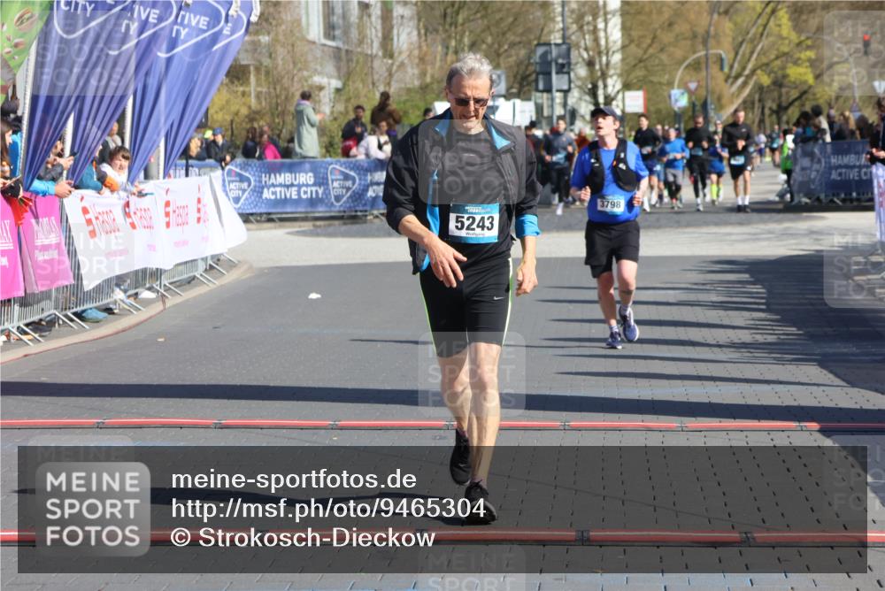 12.04.2026 - 45. Internationalen Wilhelmsburger Insellauf Strokosch-Dieckow http://msf.ph/oto/9465304 12.04.2026 10:58:01 Ziel 2441, 5243, 3798 meine-sportfotos.de