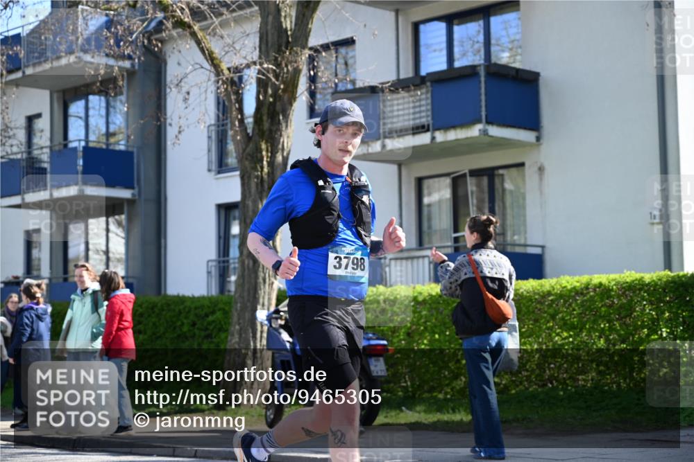 12.04.2026 - 45. Internationalen Wilhelmsburger Insellauf J. Mangold http://msf.ph/oto/9465305 12.04.2026 10:57:37 Ziel 4368, 2441, 5243, 3798, 2861, 3340, 2847, 2847, 4339, 3179, 3753, 4947, 3754, 5362, 4157, 2164, 4120, 2283, 2228, 4396, 3997, 2818, 3257, 2499, 2194, 2900, 3260 meine-sportfotos.de