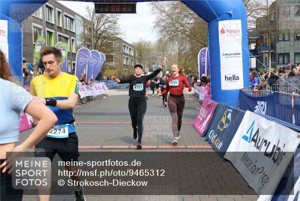 12.04.2026 - 45. Internationalen Wilhelmsburger Insellauf Strokosch-Dieckow http://msf.ph/oto/9465312 12.04.2026 13:13:21 Ziel 2274, 4919, 4720, 4721, 2998, 4693 meine-sportfotos.de