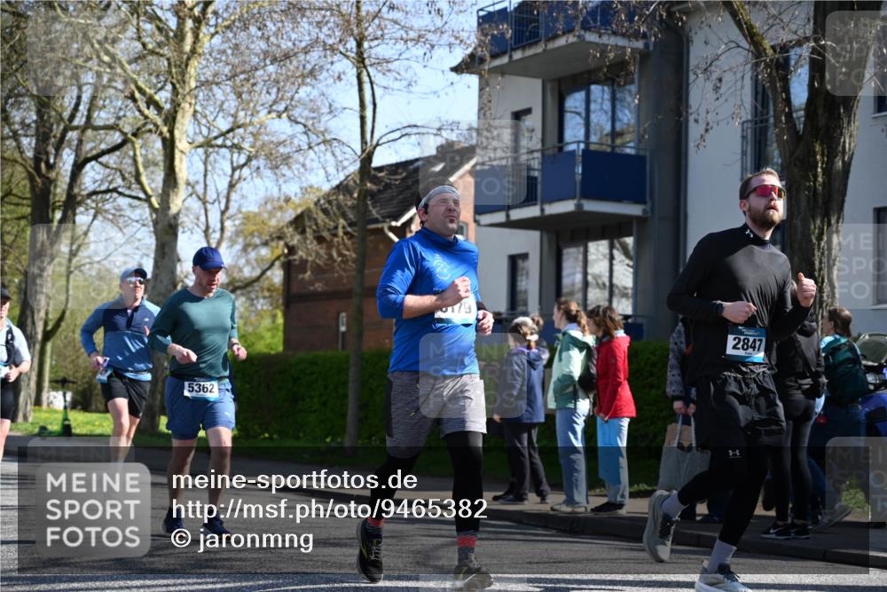 12.04.2026 - 45. Internationalen Wilhelmsburger Insellauf J. Mangold http://msf.ph/oto/9465382 12.04.2026 10:57:48 Ziel 3798, 2861, 3340, 2847, 4339, 3179, 3753, 4947, 3754, 5362, 4157, 2164, 4120, 2283, 2228, 4396, 3997, 2818, 3257, 2499, 2194, 2900, 2900, 3260, 3568, 4352, 4215, 4394, 3665 meine-sportfotos.de
