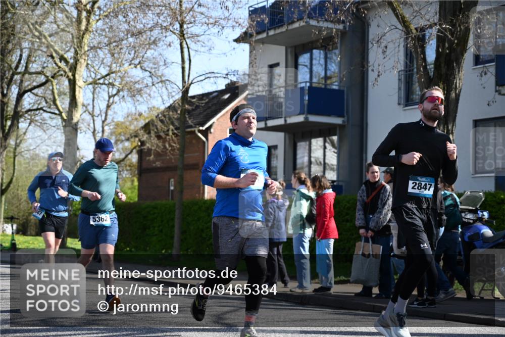 12.04.2026 - 45. Internationalen Wilhelmsburger Insellauf J. Mangold http://msf.ph/oto/9465384 12.04.2026 10:57:48 Ziel 3798, 2861, 3340, 2847, 4339, 3179, 3753, 4947, 3754, 5362, 4157, 2164, 4120, 2283, 2228, 4396, 3997, 2818, 3257, 2499, 2194, 2900, 2900, 3260, 3568, 4352, 4215, 4394, 3665 meine-sportfotos.de