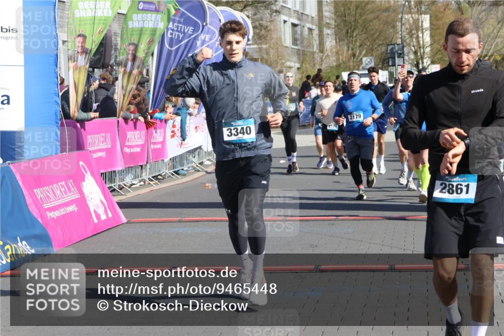 12.04.2026 - 45. Internationalen Wilhelmsburger Insellauf Strokosch-Dieckow http://msf.ph/oto/9465448 12.04.2026 10:58:16 Ziel 2861, 3340, 2847, 4339, 3179, 3753, 4947 meine-sportfotos.de