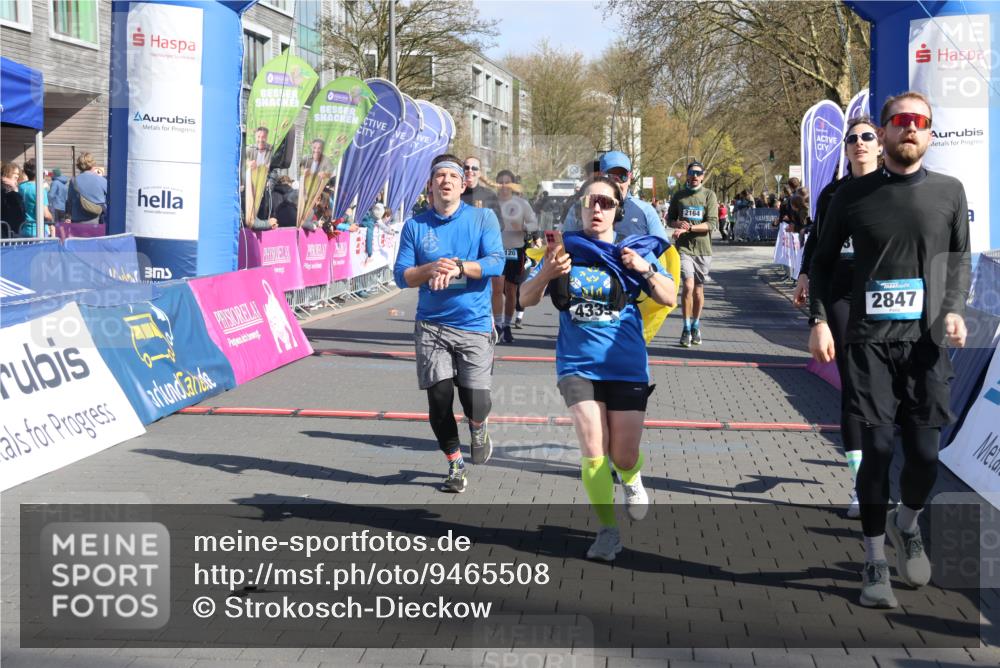 12.04.2026 - 45. Internationalen Wilhelmsburger Insellauf Strokosch-Dieckow http://msf.ph/oto/9465508 12.04.2026 10:58:20 Ziel 2847, 4339, 3179, 3753, 4947, 3754, 5362, 4157, 2164, 4120, 2283, 2228 meine-sportfotos.de