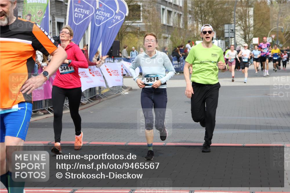 12.04.2026 - 45. Internationalen Wilhelmsburger Insellauf Strokosch-Dieckow http://msf.ph/oto/9465567 12.04.2026 13:13:04 Ziel 5750, 5855, 2280, 3441, 5674, 4841 meine-sportfotos.de