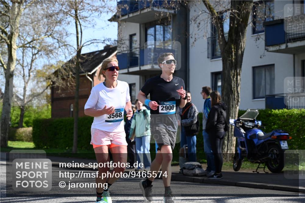 12.04.2026 - 45. Internationalen Wilhelmsburger Insellauf J. Mangold http://msf.ph/oto/9465574 12.04.2026 10:58:10 Ziel 4396, 3997, 2818, 3257, 2499, 2194, 2900, 3260, 3568, 4352, 4215, 4394, 3665, 3968, 4577, 5703, 3142, 5468, 3140, 4071, 2553, 2553, 2989, 3825, 5615, 3150 meine-sportfotos.de