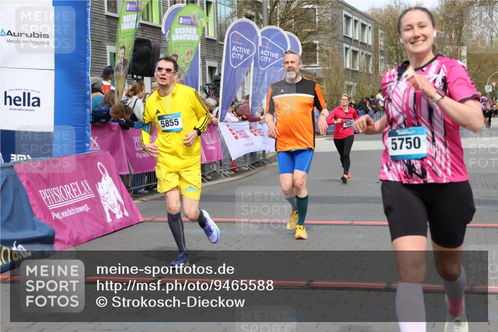 12.04.2026 - 45. Internationalen Wilhelmsburger Insellauf Strokosch-Dieckow http://msf.ph/oto/9465588 12.04.2026 13:13:01 Ziel 5750, 5855, 2280, 3441, 5674, 4841 meine-sportfotos.de