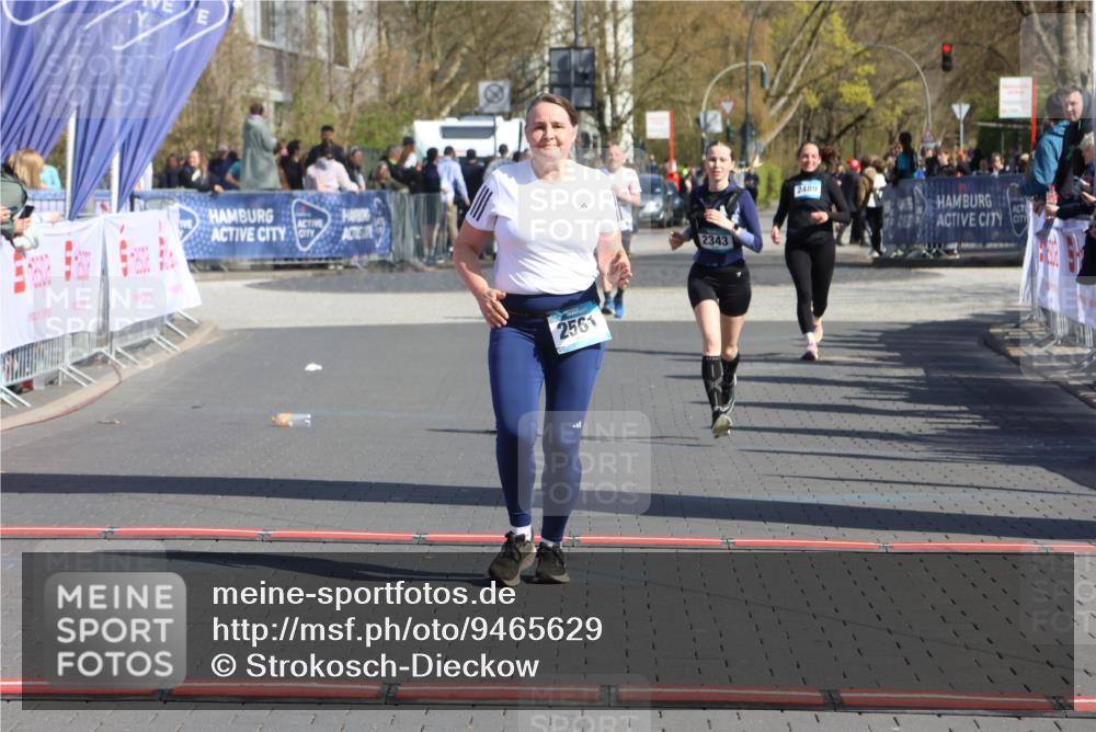 12.04.2026 - 45. Internationalen Wilhelmsburger Insellauf Strokosch-Dieckow http://msf.ph/oto/9465629 12.04.2026 11:16:04 Ziel 2561, 2343 meine-sportfotos.de