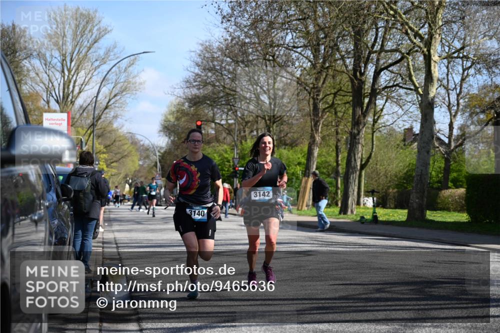 12.04.2026 - 45. Internationalen Wilhelmsburger Insellauf J. Mangold http://msf.ph/oto/9465636 12.04.2026 10:58:31 Ziel 4394, 3665, 3968, 4577, 5703, 3142, 5468, 3140, 4071, 2553, 2989, 2989, 3825, 5615, 3150, 2269, 5366, 3044, 3045 meine-sportfotos.de