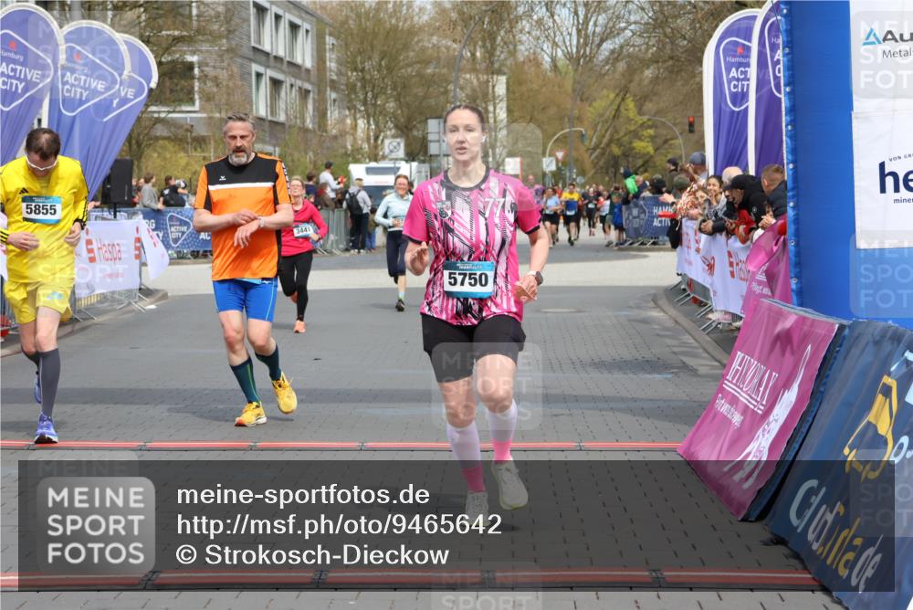 12.04.2026 - 45. Internationalen Wilhelmsburger Insellauf Strokosch-Dieckow http://msf.ph/oto/9465642 12.04.2026 13:13:00 Ziel 5750, 5855, 2280 meine-sportfotos.de