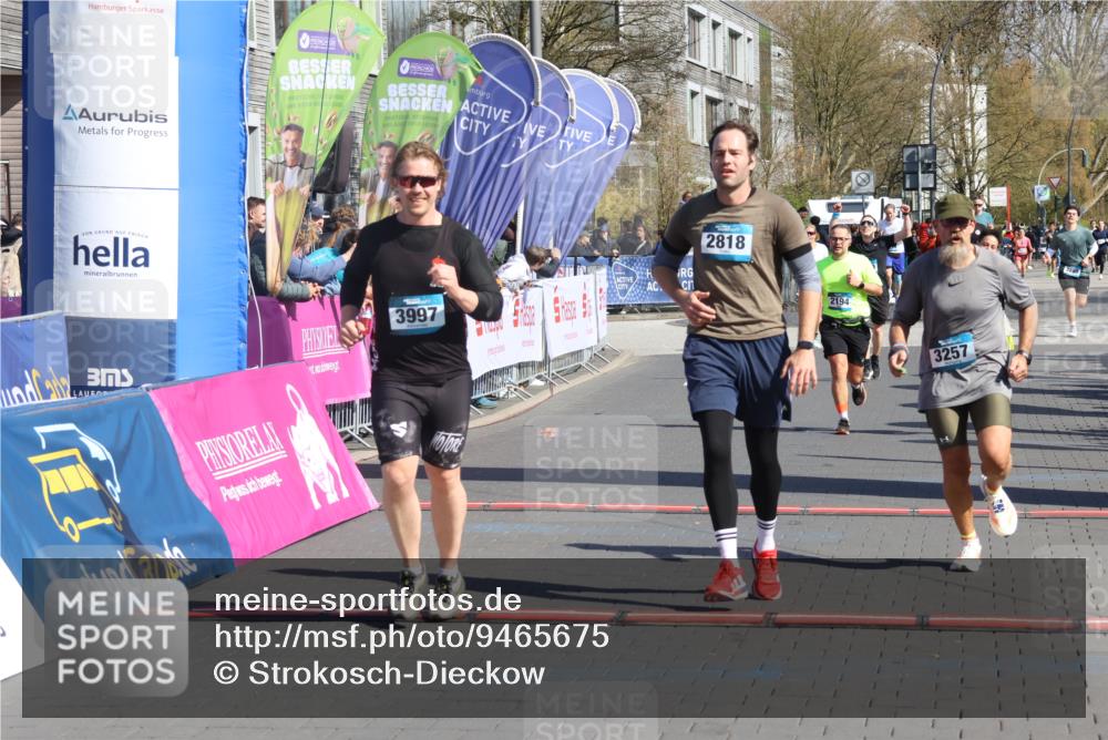 12.04.2026 - 45. Internationalen Wilhelmsburger Insellauf Strokosch-Dieckow http://msf.ph/oto/9465675 12.04.2026 10:58:34 Ziel 3997, 2818, 3257, 2499, 2194 meine-sportfotos.de