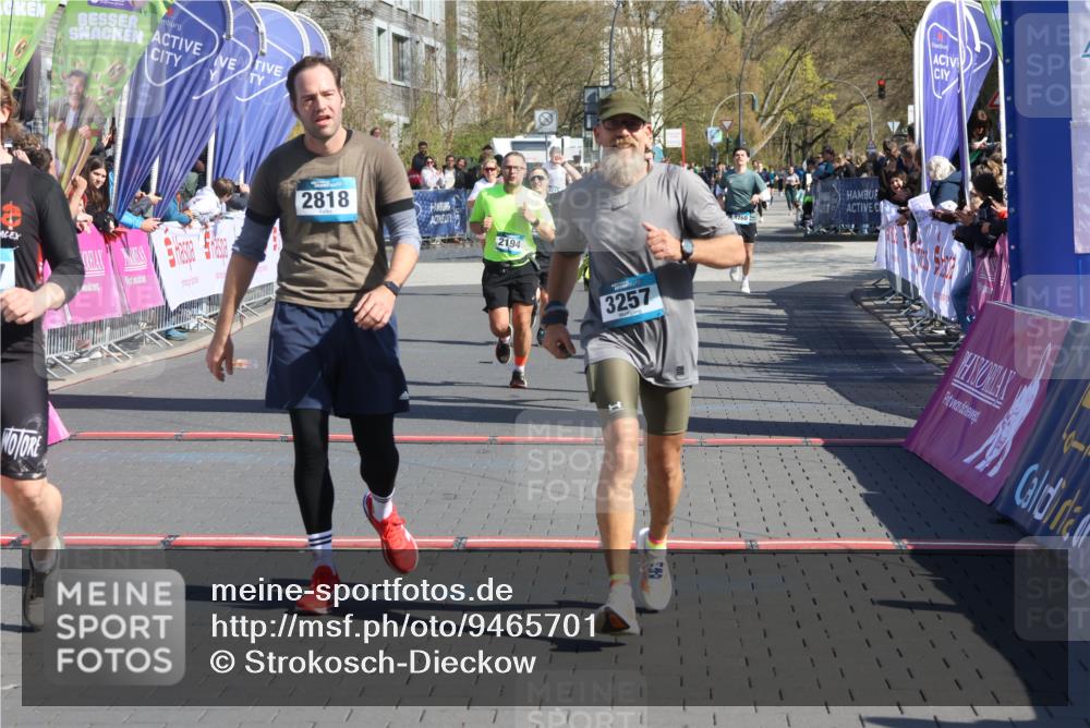 12.04.2026 - 45. Internationalen Wilhelmsburger Insellauf Strokosch-Dieckow http://msf.ph/oto/9465701 12.04.2026 10:58:35 Ziel 3997, 2818, 3257, 2499, 2194 meine-sportfotos.de
