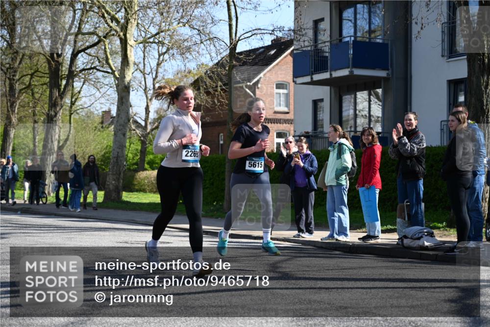 12.04.2026 - 45. Internationalen Wilhelmsburger Insellauf J. Mangold http://msf.ph/oto/9465718 12.04.2026 10:58:52 Ziel 2989, 3825, 5615, 3150, 2269, 5366, 3044, 3045, 3582, 4896, 2308, 5419, 2931, 2930 meine-sportfotos.de