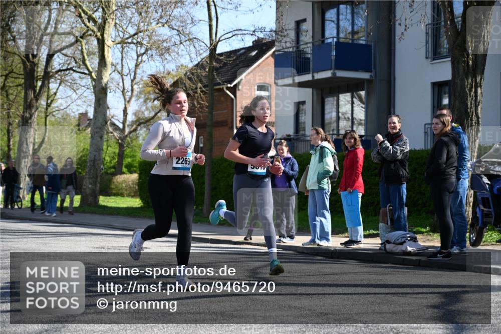 12.04.2026 - 45. Internationalen Wilhelmsburger Insellauf J. Mangold http://msf.ph/oto/9465720 12.04.2026 10:58:52 Ziel 2989, 3825, 5615, 3150, 2269, 5366, 3044, 3045, 3582, 4896, 2308, 5419, 2931, 2930 meine-sportfotos.de