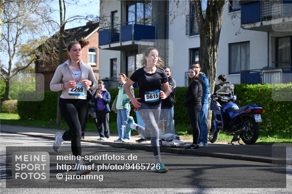 12.04.2026 - 45. Internationalen Wilhelmsburger Insellauf J. Mangold http://msf.ph/oto/9465726 12.04.2026 10:58:52 Ziel 2989, 3825, 5615, 3150, 2269, 5366, 3044, 3045, 3582, 4896, 2308, 5419, 2931, 2930 meine-sportfotos.de