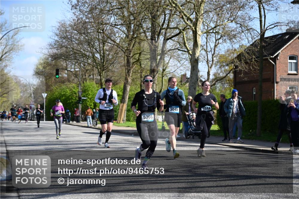 12.04.2026 - 45. Internationalen Wilhelmsburger Insellauf J. Mangold http://msf.ph/oto/9465753 12.04.2026 10:59:06 Ziel 5366, 3044, 3045, 3582, 4896, 2308, 5419, 2931, 2930, 4004, 4004, 2858, 5699, 5698, 4101, 2529 meine-sportfotos.de