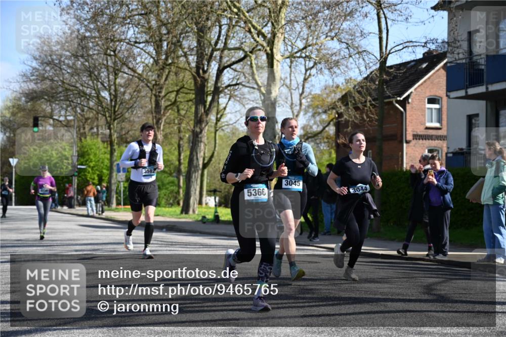 12.04.2026 - 45. Internationalen Wilhelmsburger Insellauf J. Mangold http://msf.ph/oto/9465765 12.04.2026 10:59:07 Ziel 5366, 3044, 3045, 3582, 4896, 2308, 2308, 5419, 2931, 2930, 4004, 2858, 2858, 5699, 5698, 4101, 2529, 3194 meine-sportfotos.de
