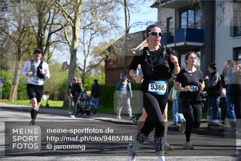 12.04.2026 - 45. Internationalen Wilhelmsburger Insellauf J. Mangold http://msf.ph/oto/9465784 12.04.2026 10:59:07 Ziel 5366, 3044, 3045, 3582, 4896, 2308, 2308, 5419, 2931, 2930, 4004, 2858, 2858, 5699, 5698, 4101, 2529, 3194 meine-sportfotos.de