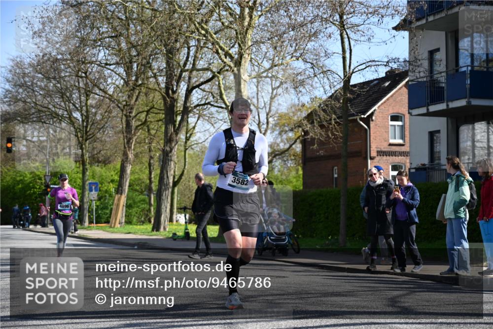12.04.2026 - 45. Internationalen Wilhelmsburger Insellauf J. Mangold http://msf.ph/oto/9465786 12.04.2026 10:59:08 Ziel 5366, 3044, 3045, 3582, 4896, 2308, 5419, 2931, 2930, 4004, 2858, 5699, 5698, 4101, 2529, 3194 meine-sportfotos.de