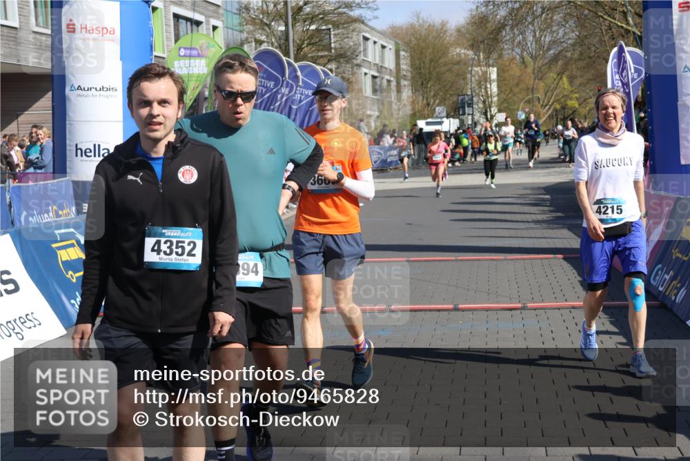 12.04.2026 - 45. Internationalen Wilhelmsburger Insellauf Strokosch-Dieckow http://msf.ph/oto/9465828 12.04.2026 10:58:50 Ziel 4394, 3665 meine-sportfotos.de