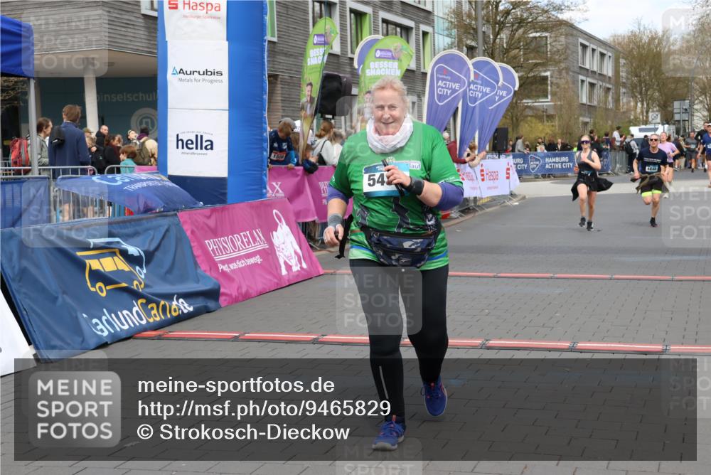 12.04.2026 - 45. Internationalen Wilhelmsburger Insellauf Strokosch-Dieckow http://msf.ph/oto/9465829 12.04.2026 13:12:39 Ziel 5437, 4847, 4846 meine-sportfotos.de