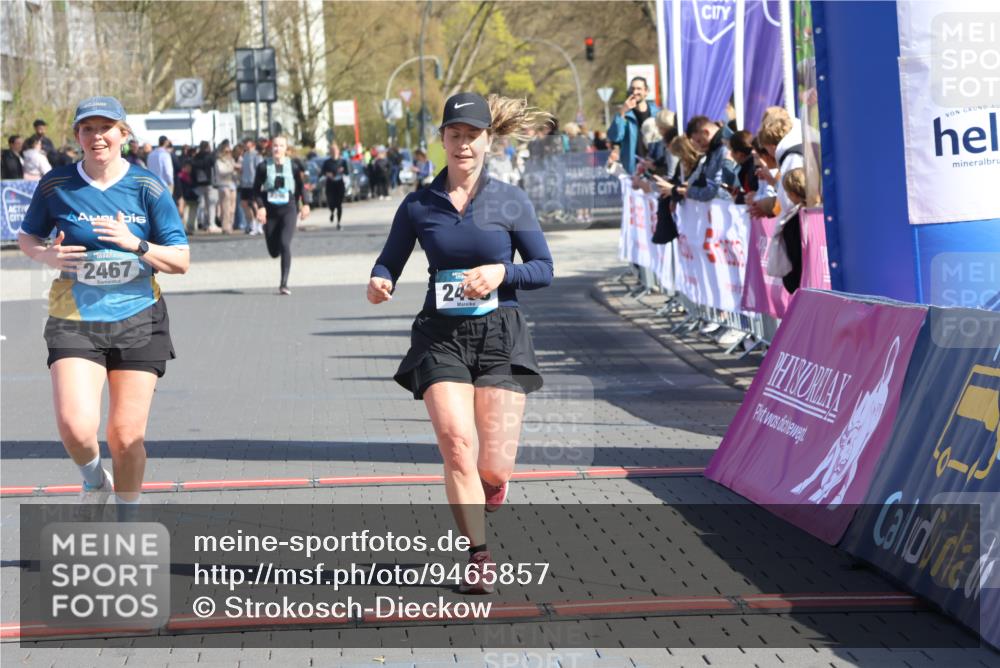 12.04.2026 - 45. Internationalen Wilhelmsburger Insellauf Strokosch-Dieckow http://msf.ph/oto/9465857 12.04.2026 11:16:28 Ziel 2467, 2468 meine-sportfotos.de