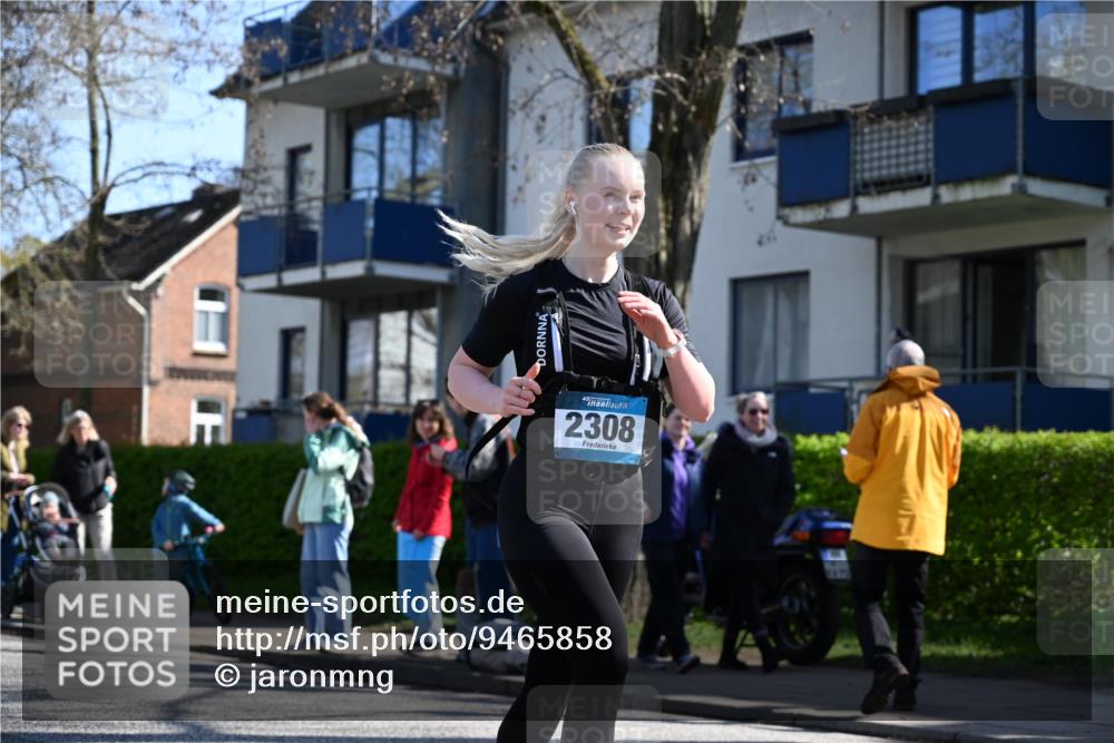 12.04.2026 - 45. Internationalen Wilhelmsburger Insellauf J. Mangold http://msf.ph/oto/9465858 12.04.2026 10:59:19 Ziel 5366, 3044, 3045, 3582, 4896, 2308, 5419, 2931, 2930, 4004, 2858, 2858, 5699, 5698, 4101, 2529, 3194, 3194, 3367, 3468, 2665 meine-sportfotos.de