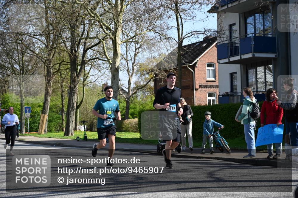 12.04.2026 - 45. Internationalen Wilhelmsburger Insellauf J. Mangold http://msf.ph/oto/9465907 12.04.2026 10:59:26 Ziel 4896, 2308, 5419, 2931, 2930, 4004, 2858, 5699, 5698, 4101, 2529, 3194, 3367, 3468, 2665, 2988, 4289, 3723, 3797, 3727 meine-sportfotos.de