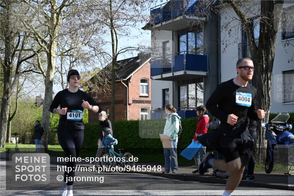 12.04.2026 - 45. Internationalen Wilhelmsburger Insellauf J. Mangold http://msf.ph/oto/9465948 12.04.2026 10:59:36 Ziel 5419, 2931, 2930, 4004, 2858, 5699, 5698, 4101, 2529, 3194, 3367, 3468, 2665, 2988, 4289, 3723, 3797, 3727, 3727, 2166, 2977, 4107 meine-sportfotos.de