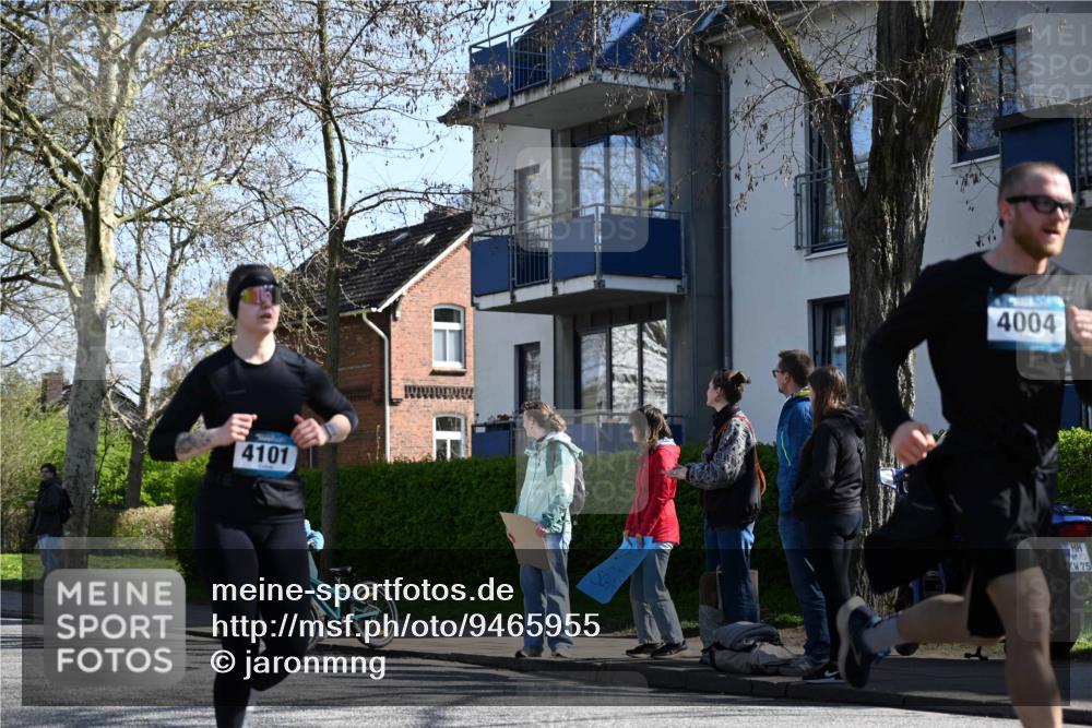 12.04.2026 - 45. Internationalen Wilhelmsburger Insellauf J. Mangold http://msf.ph/oto/9465955 12.04.2026 10:59:36 Ziel 5419, 2931, 2930, 4004, 2858, 5699, 5698, 4101, 2529, 3194, 3367, 3468, 2665, 2988, 4289, 3723, 3797, 3727, 3727, 2166, 2977, 4107 meine-sportfotos.de