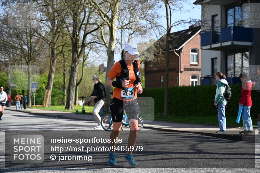 12.04.2026 - 45. Internationalen Wilhelmsburger Insellauf J. Mangold http://msf.ph/oto/9465979 12.04.2026 10:59:39 Ziel 5419, 2931, 2930, 4004, 2858, 5699, 5698, 4101, 2529, 3194, 3367, 3468, 3468, 2665, 2988, 4289, 3723, 3797, 3727, 2166, 2977, 4107, 4152 meine-sportfotos.de
