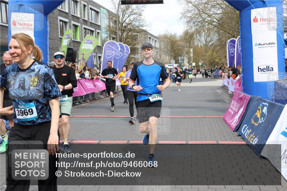 12.04.2026 - 45. Internationalen Wilhelmsburger Insellauf Strokosch-Dieckow http://msf.ph/oto/9466068 12.04.2026 13:12:17 Ziel 2396, 3079, 3138, 5402, 2136, 4683 meine-sportfotos.de