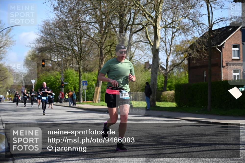 12.04.2026 - 45. Internationalen Wilhelmsburger Insellauf J. Mangold http://msf.ph/oto/9466083 12.04.2026 10:59:56 Ziel 3194, 3367, 3468, 2665, 2988, 4289, 3723, 3797, 3727, 2166, 2977, 4107, 4152, 2646, 4991, 4993, 3953, 3373 meine-sportfotos.de