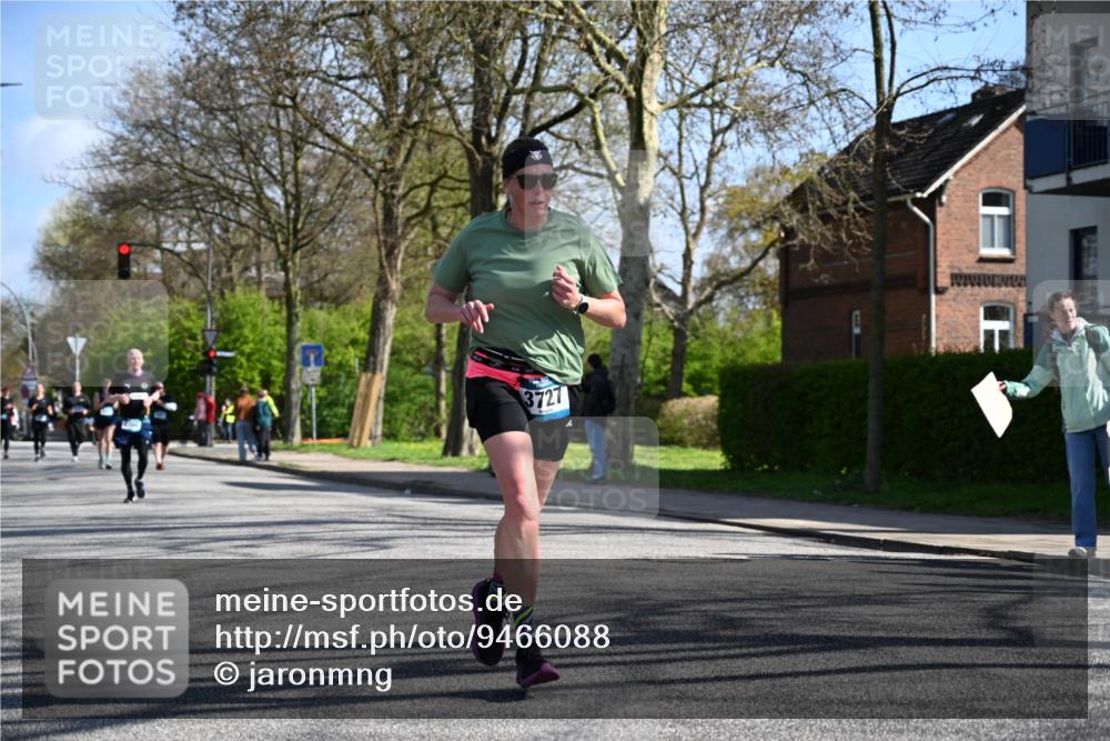 12.04.2026 - 45. Internationalen Wilhelmsburger Insellauf J. Mangold http://msf.ph/oto/9466088 12.04.2026 10:59:56 Ziel 3194, 3367, 3468, 2665, 2988, 4289, 3723, 3797, 3727, 2166, 2977, 4107, 4152, 2646, 4991, 4993, 3953, 3373 meine-sportfotos.de