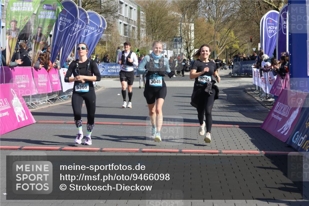 12.04.2026 - 45. Internationalen Wilhelmsburger Insellauf Strokosch-Dieckow http://msf.ph/oto/9466098 12.04.2026 10:59:34 Ziel 5366, 3044, 3045, 3582 meine-sportfotos.de