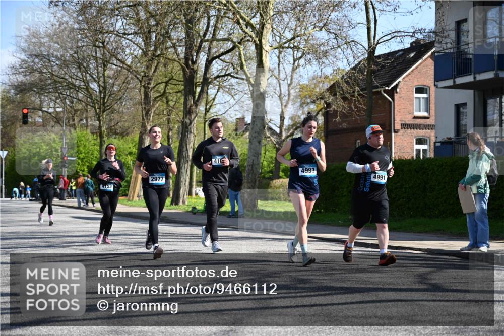 12.04.2026 - 45. Internationalen Wilhelmsburger Insellauf J. Mangold http://msf.ph/oto/9466112 12.04.2026 11:00:08 Ziel 2988, 4289, 3723, 3797, 3727, 2166, 2977, 4107, 4152, 2646, 4991, 4993, 3953, 3373, 4632, 2389, 3725 meine-sportfotos.de