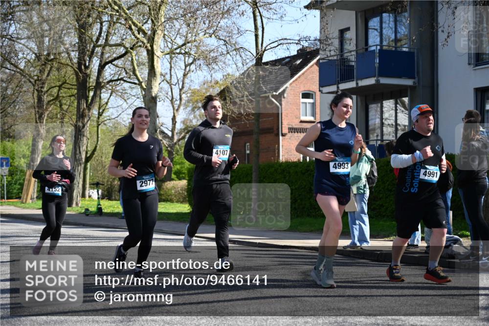 12.04.2026 - 45. Internationalen Wilhelmsburger Insellauf J. Mangold http://msf.ph/oto/9466141 12.04.2026 11:00:09 Ziel 2988, 4289, 3723, 3797, 3727, 2166, 2977, 4107, 4152, 2646, 4991, 4993, 3953, 3373, 4632, 4632, 2389, 3725 meine-sportfotos.de