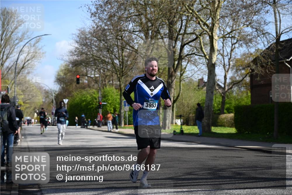 12.04.2026 - 45. Internationalen Wilhelmsburger Insellauf J. Mangold http://msf.ph/oto/9466187 12.04.2026 11:00:22 Ziel 2977, 4107, 4152, 2646, 4991, 4993, 3953, 3373, 4632, 2389, 3725, 5581 meine-sportfotos.de