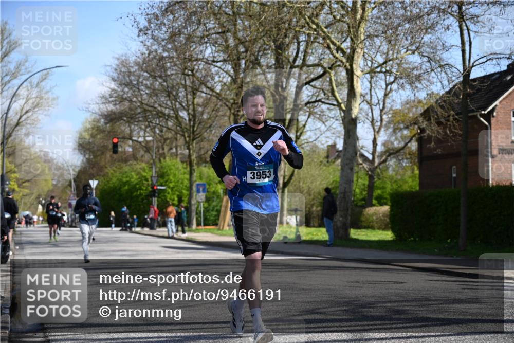 12.04.2026 - 45. Internationalen Wilhelmsburger Insellauf J. Mangold http://msf.ph/oto/9466191 12.04.2026 11:00:22 Ziel 2977, 4107, 4152, 2646, 4991, 4993, 3953, 3373, 4632, 2389, 3725, 5581 meine-sportfotos.de