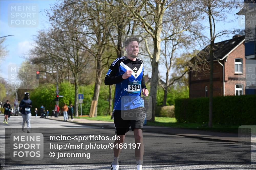 12.04.2026 - 45. Internationalen Wilhelmsburger Insellauf J. Mangold http://msf.ph/oto/9466197 12.04.2026 11:00:22 Ziel 2977, 4107, 4152, 2646, 4991, 4993, 3953, 3373, 4632, 2389, 3725, 5581 meine-sportfotos.de
