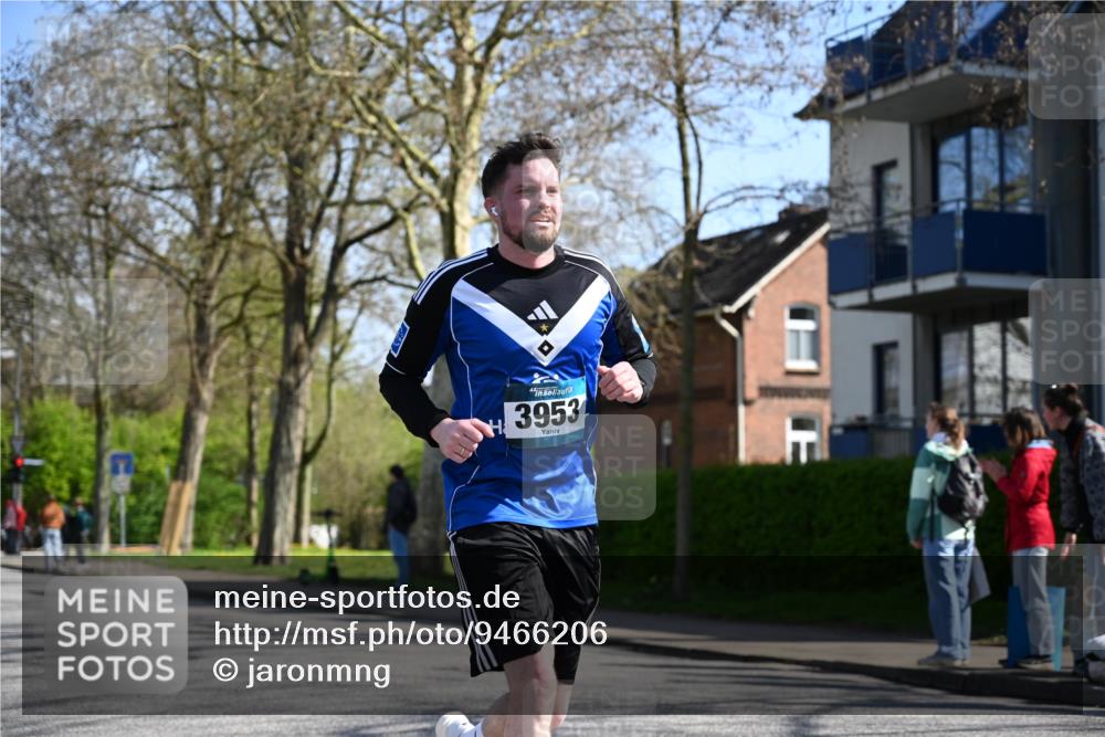 12.04.2026 - 45. Internationalen Wilhelmsburger Insellauf J. Mangold http://msf.ph/oto/9466206 12.04.2026 11:00:23 Ziel 2977, 4107, 4152, 2646, 4991, 4993, 3953, 3373, 4632, 2389, 2389, 3725, 5581 meine-sportfotos.de