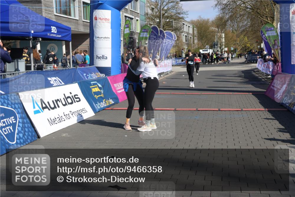 12.04.2026 - 45. Internationalen Wilhelmsburger Insellauf Strokosch-Dieckow http://msf.ph/oto/9466358 12.04.2026 11:00:05 Ziel 5699, 5698, 4101 meine-sportfotos.de
