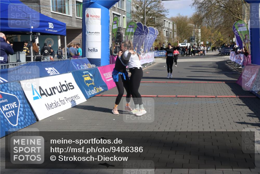 12.04.2026 - 45. Internationalen Wilhelmsburger Insellauf Strokosch-Dieckow http://msf.ph/oto/9466386 12.04.2026 11:00:05 Ziel 5699, 5698, 4101 meine-sportfotos.de