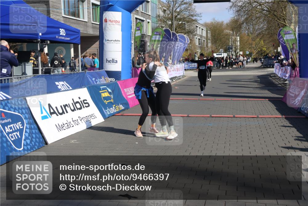12.04.2026 - 45. Internationalen Wilhelmsburger Insellauf Strokosch-Dieckow http://msf.ph/oto/9466397 12.04.2026 11:00:06 Ziel 5699, 5698, 4101, 2529 meine-sportfotos.de