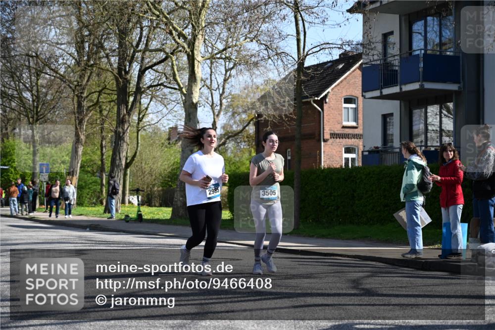 12.04.2026 - 45. Internationalen Wilhelmsburger Insellauf J. Mangold http://msf.ph/oto/9466408 12.04.2026 11:02:02 Ziel 4326, 2417, 5605, 4613, 3178, 4759, 4630, 4069, 4069, 2985, 3505, 3009, 2962, 2919, 2418, 2398, 2418, 2398, 4595, 4597, 4825, 2122, 3878 meine-sportfotos.de