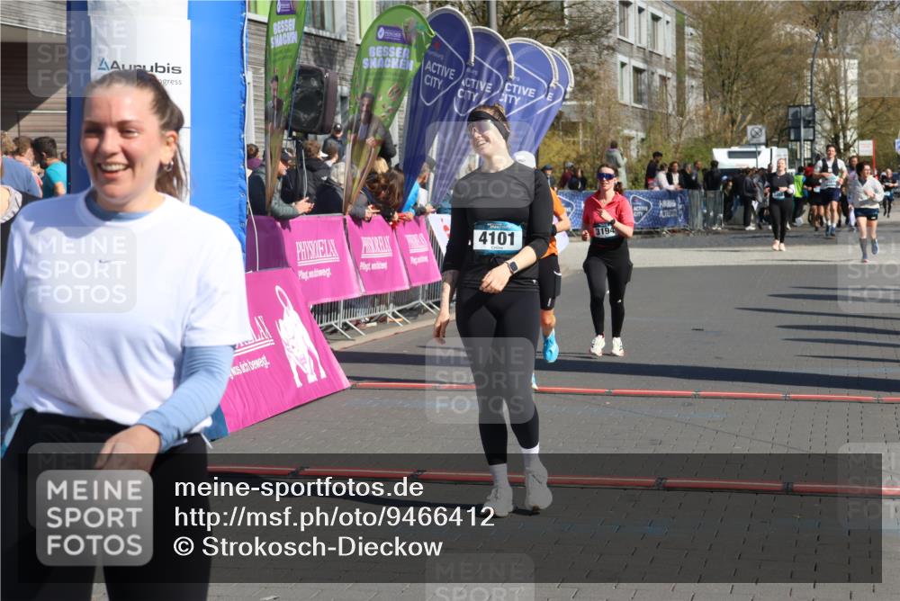 12.04.2026 - 45. Internationalen Wilhelmsburger Insellauf Strokosch-Dieckow http://msf.ph/oto/9466412 12.04.2026 11:00:09 Ziel 4101, 2529, 3194 meine-sportfotos.de